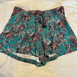 NWT Loft Green/Teal Floral Shorts ✨